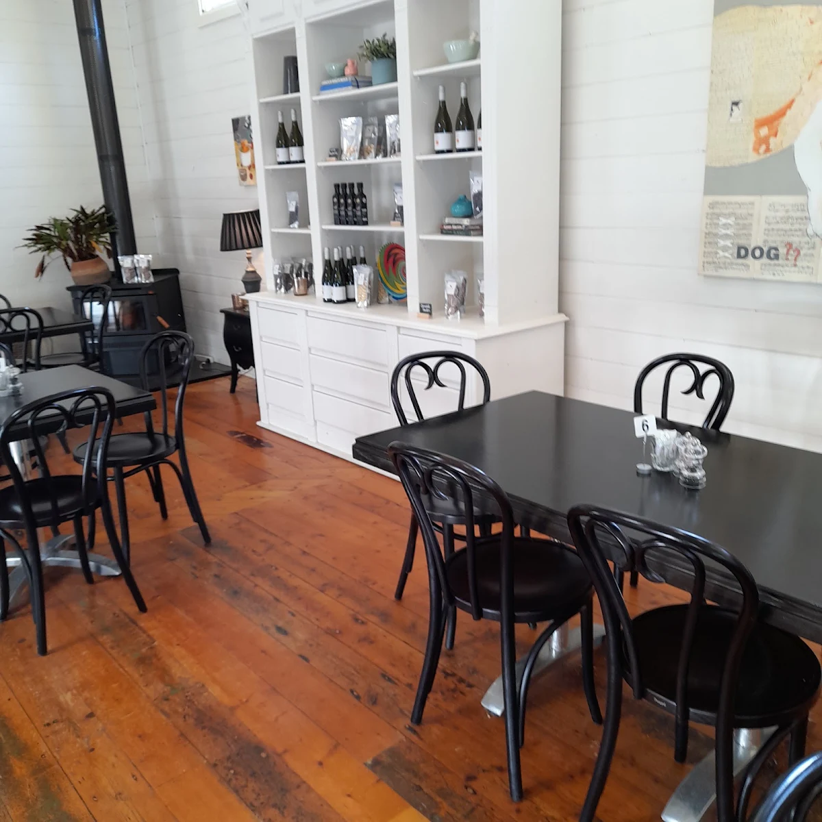 Vibe, Loch Village General Store