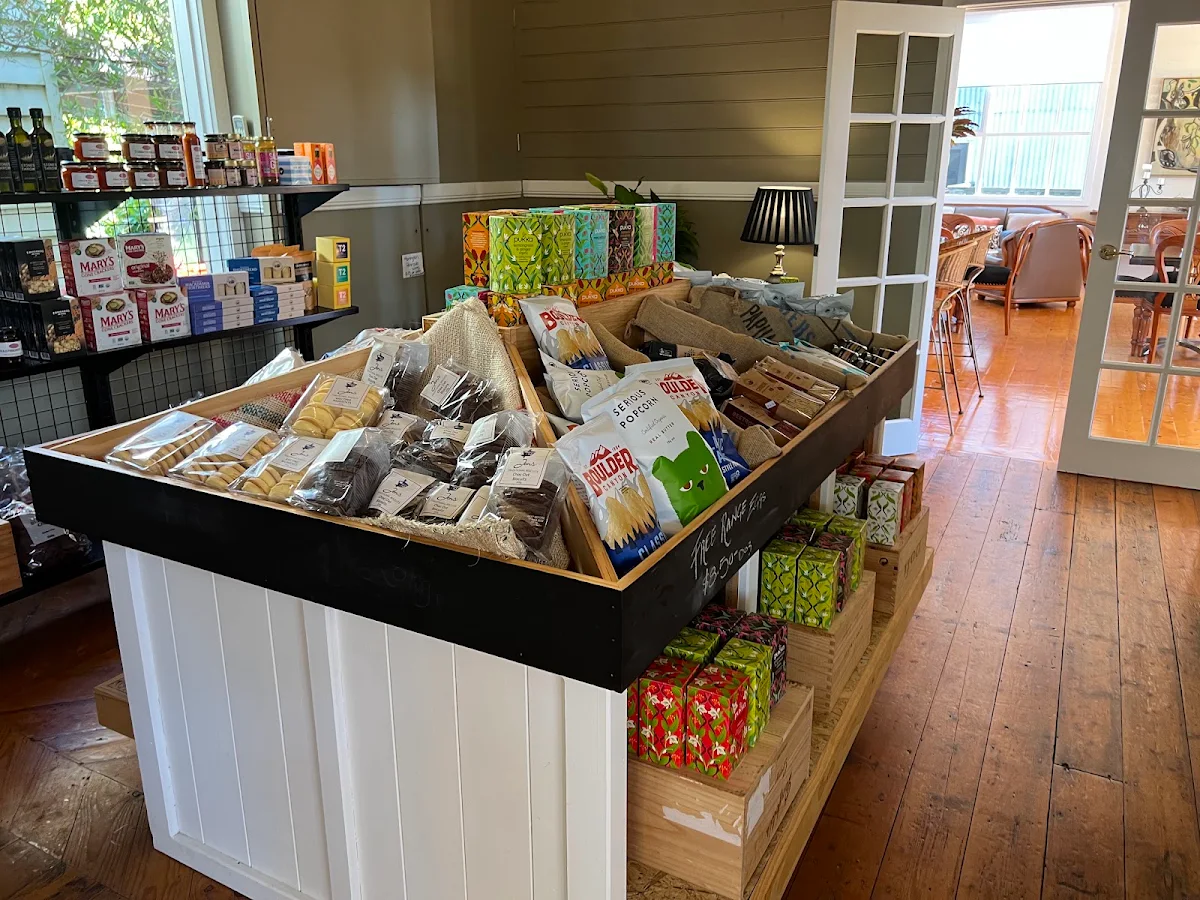 Vibe, Loch Village General Store