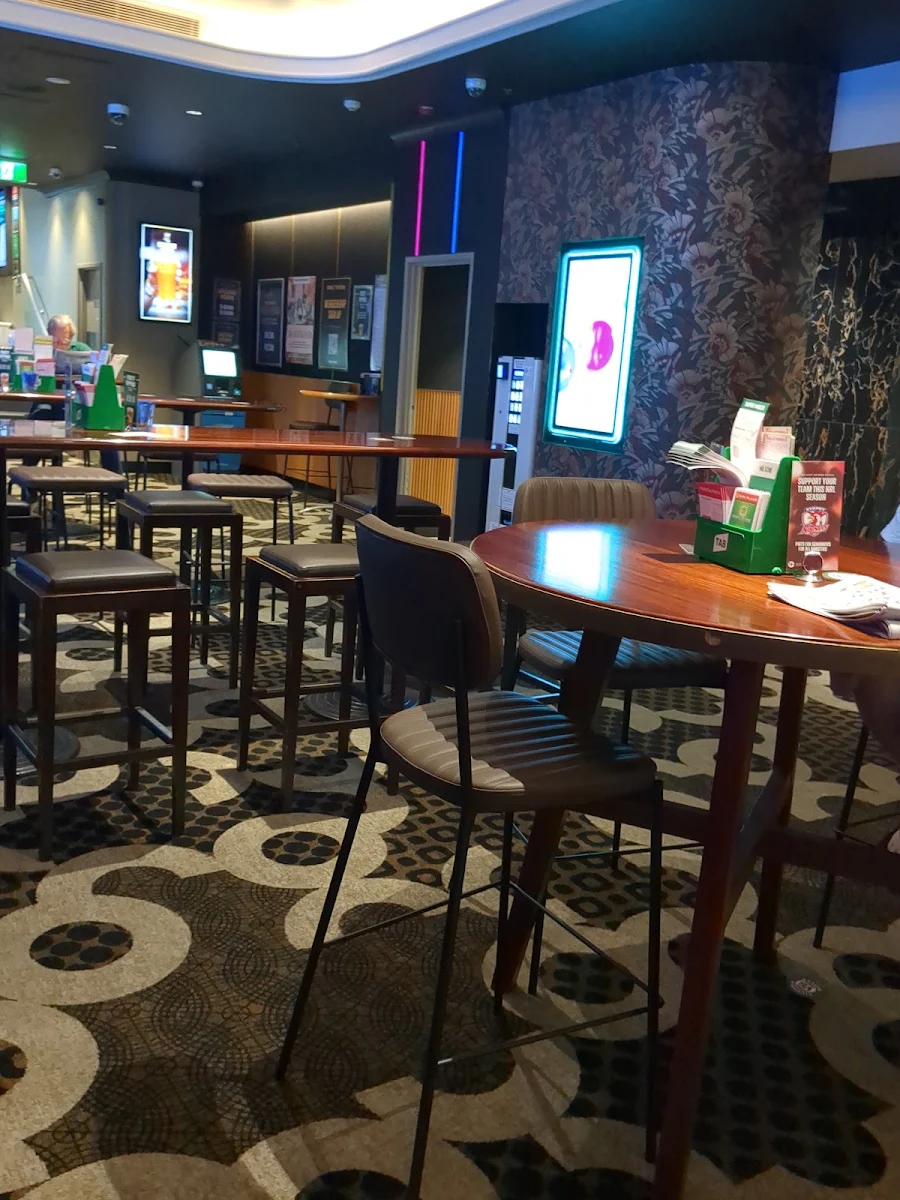 Vibe, Kings Tavern