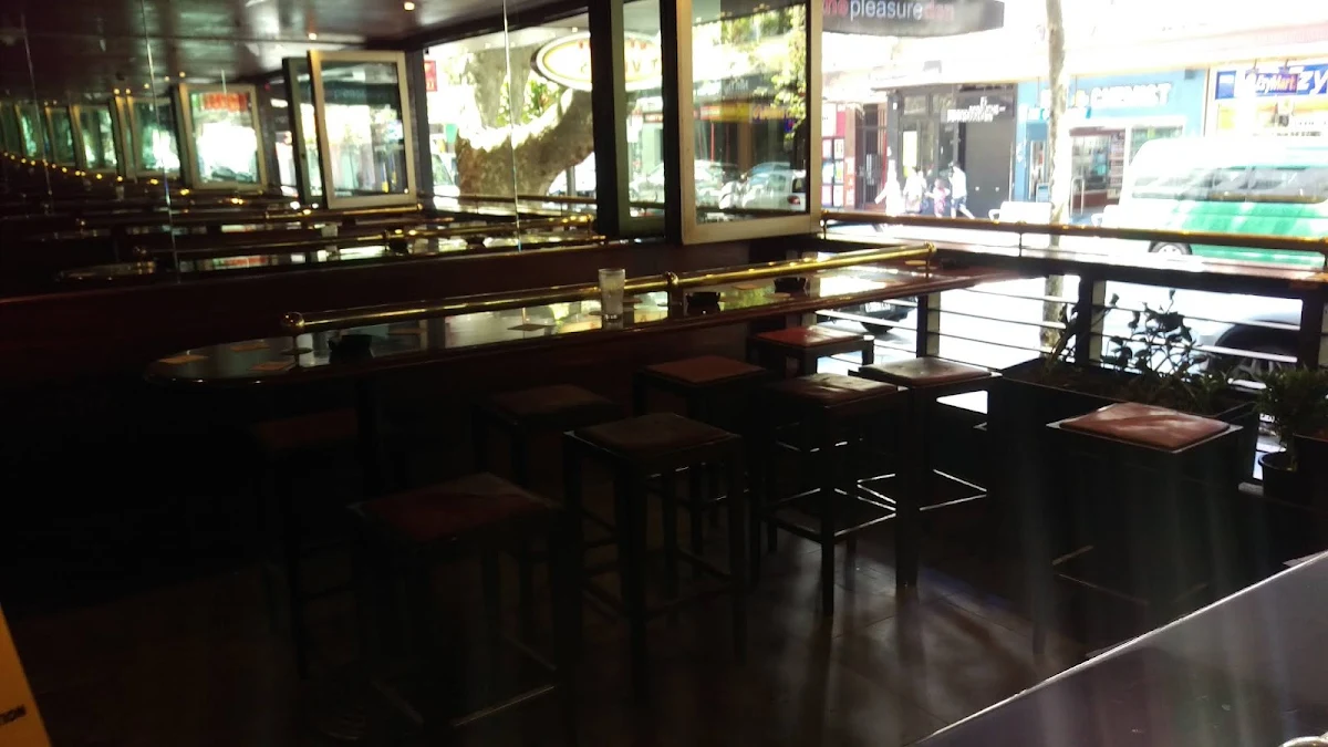 Vibe, Kings Tavern