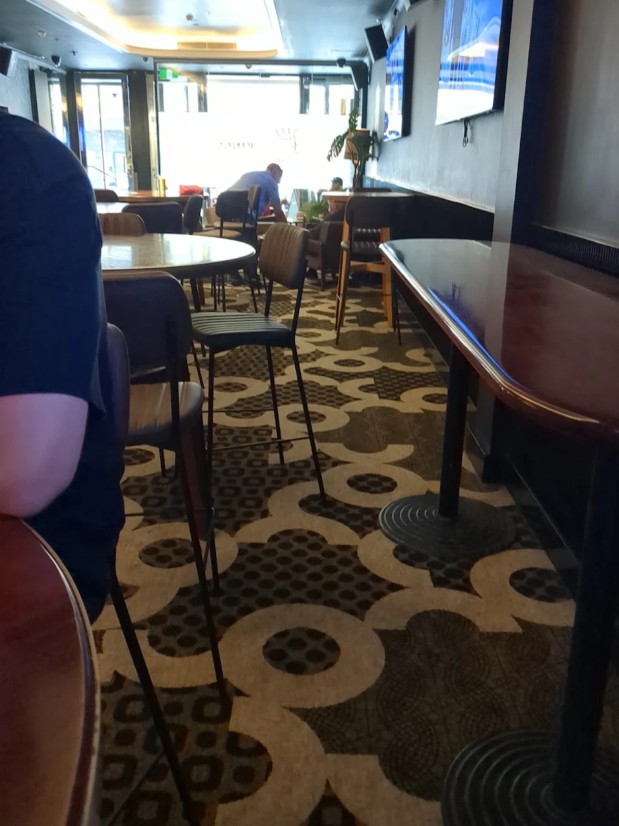 Vibe, Kings Tavern