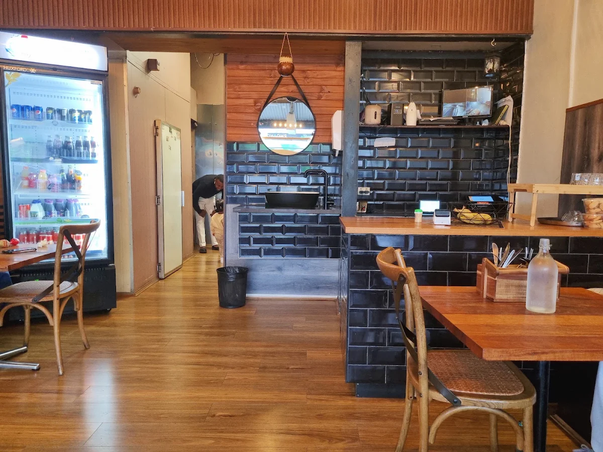 Vibe, Mama’s Cuisine