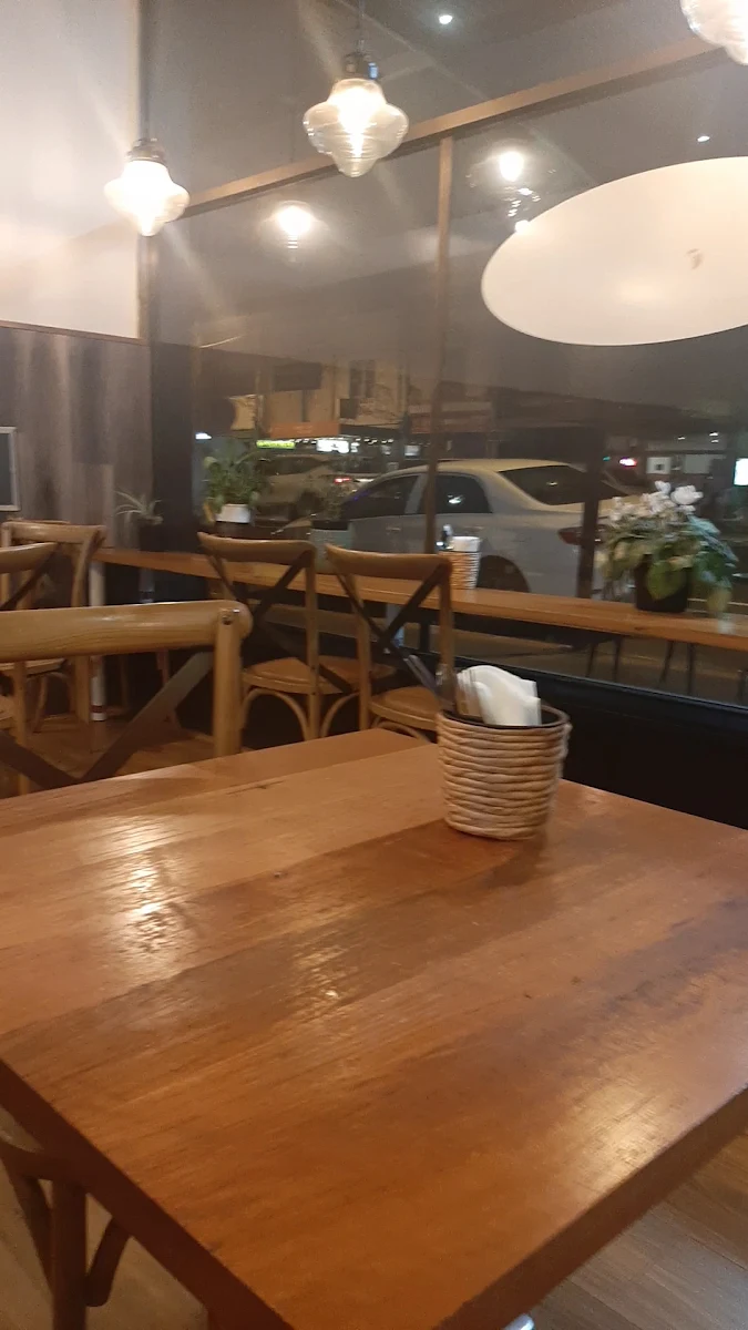 Vibe, Mama’s Cuisine