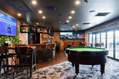 Vibe, Metropolitan Hotel