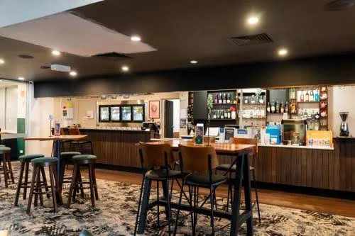 Vibe, Metropolitan Hotel