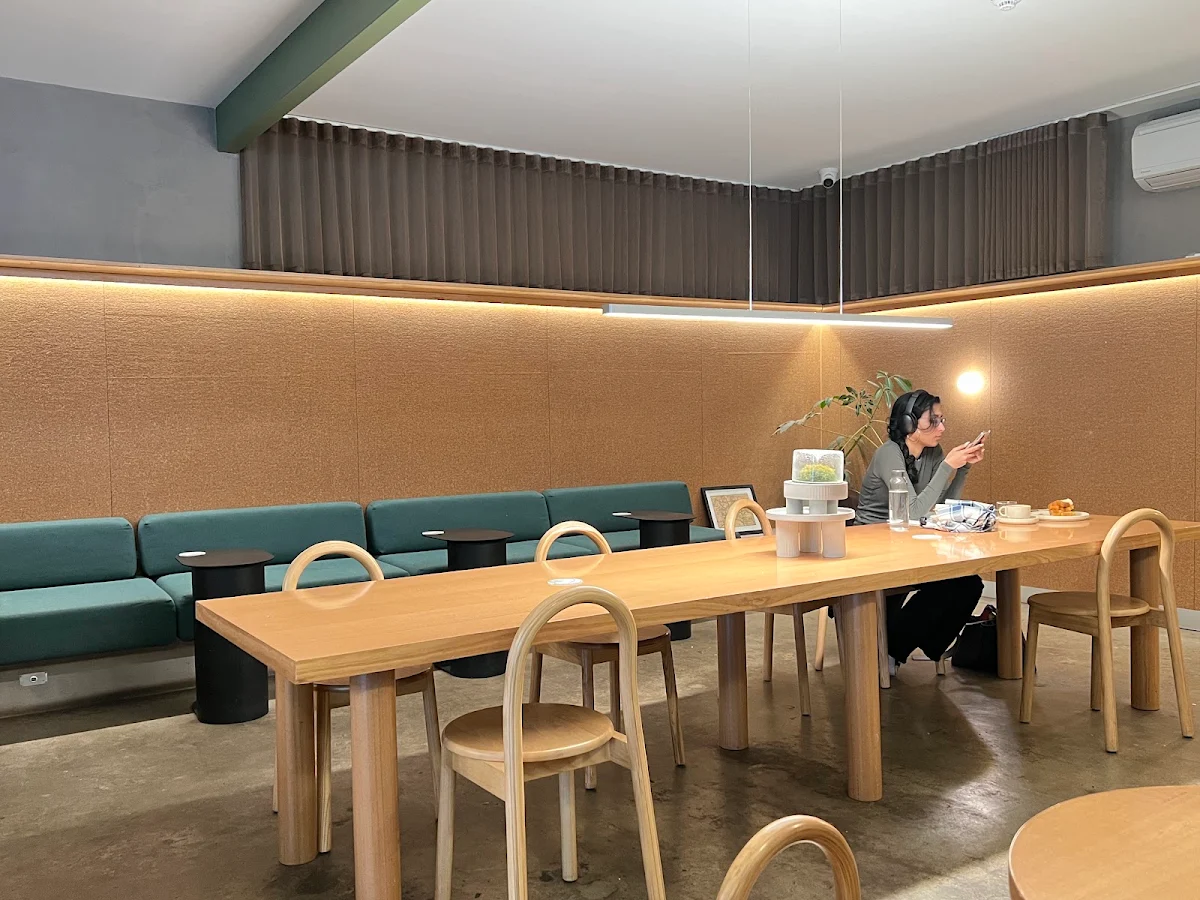 Vibe, Cru+ Coffee Roastery