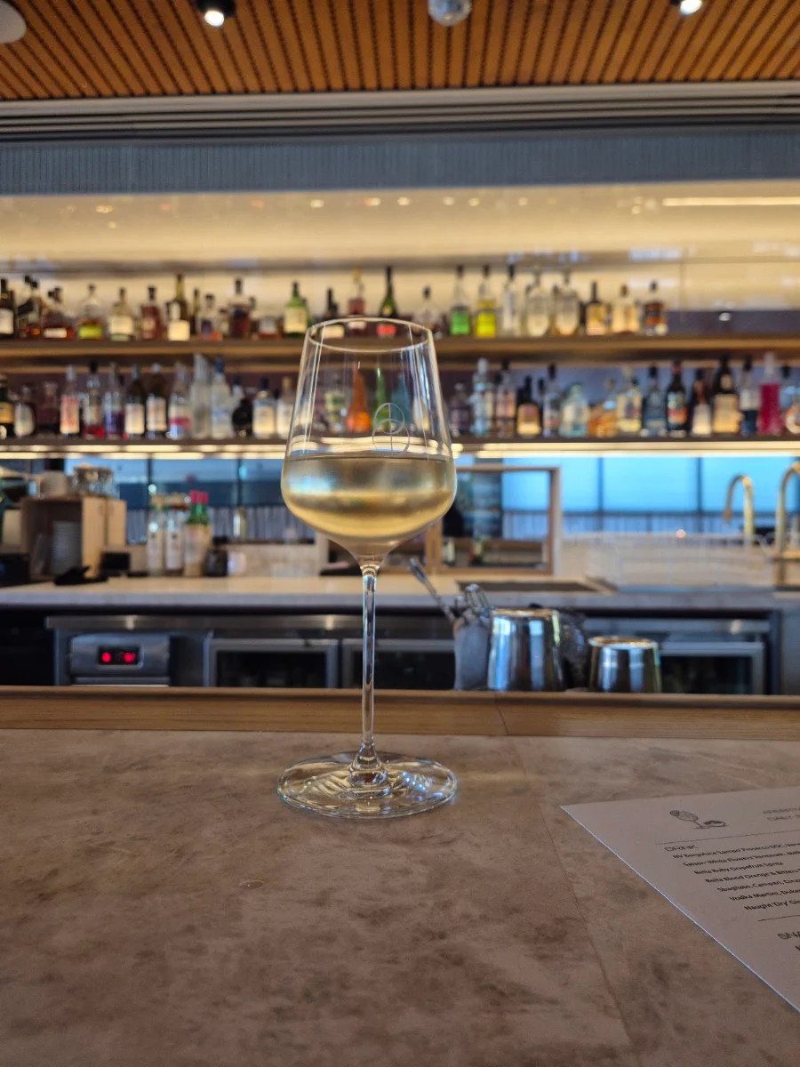 Vibe, 81 Bay | Baix