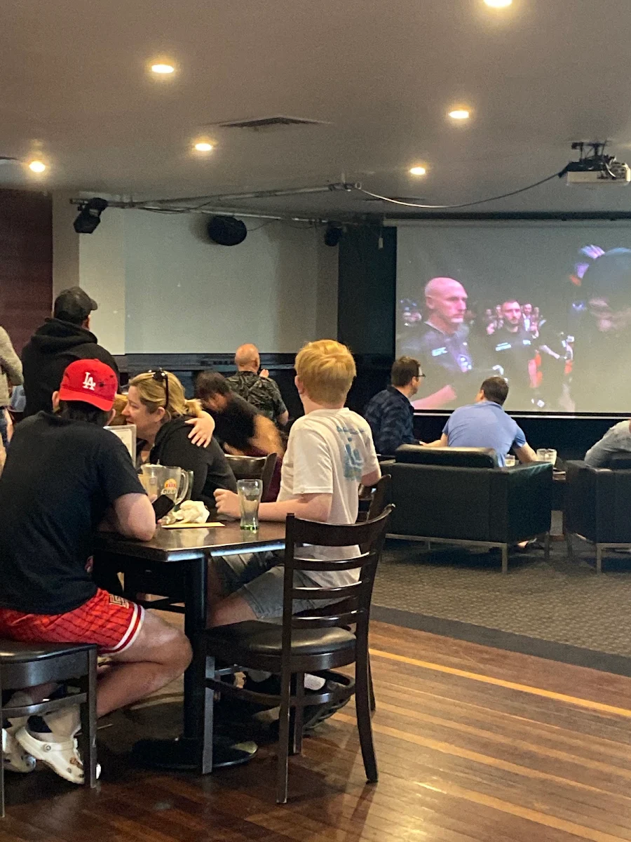 Vibe, Patriots Sports Bar