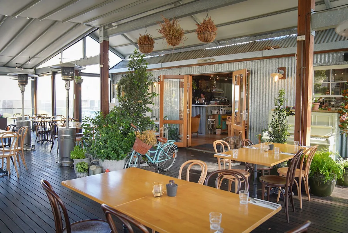 Vibe, The Birdhouse (Birdies Woodfired Kitchen)