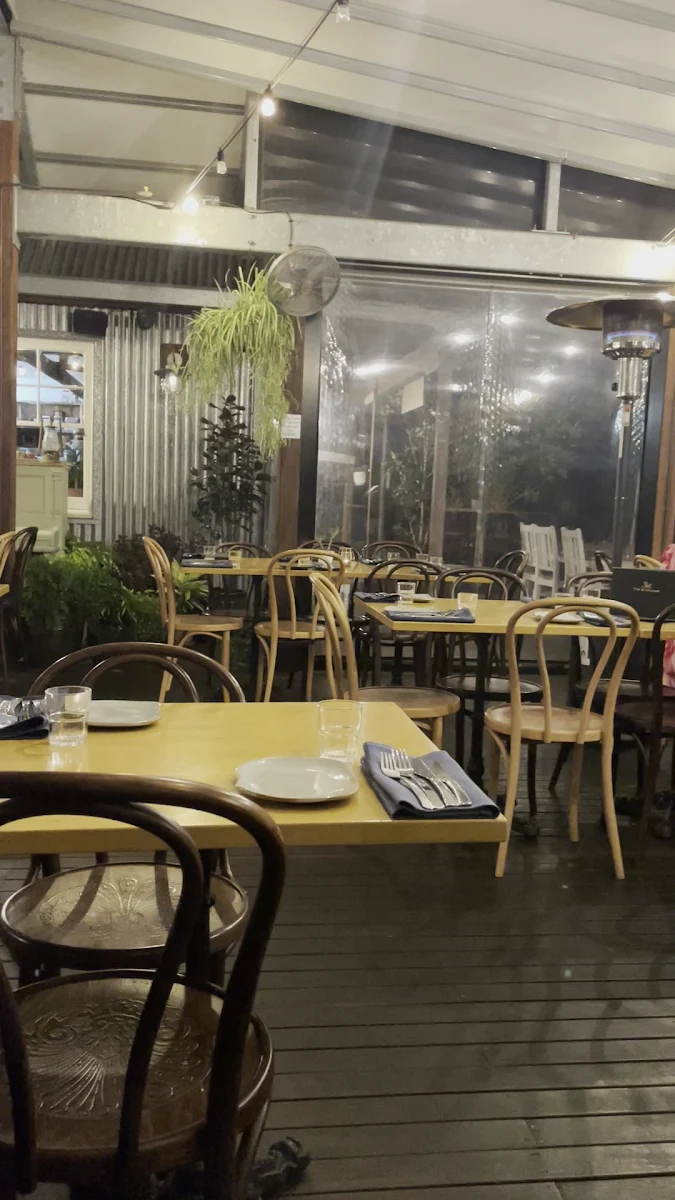 Vibe, The Birdhouse (Birdies Woodfired Kitchen)
