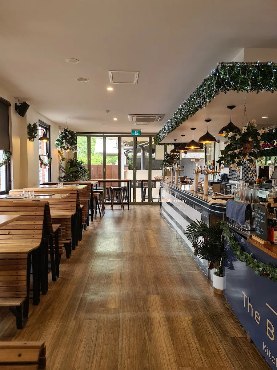 Vibe, The Birdhouse (Birdies Woodfired Kitchen)