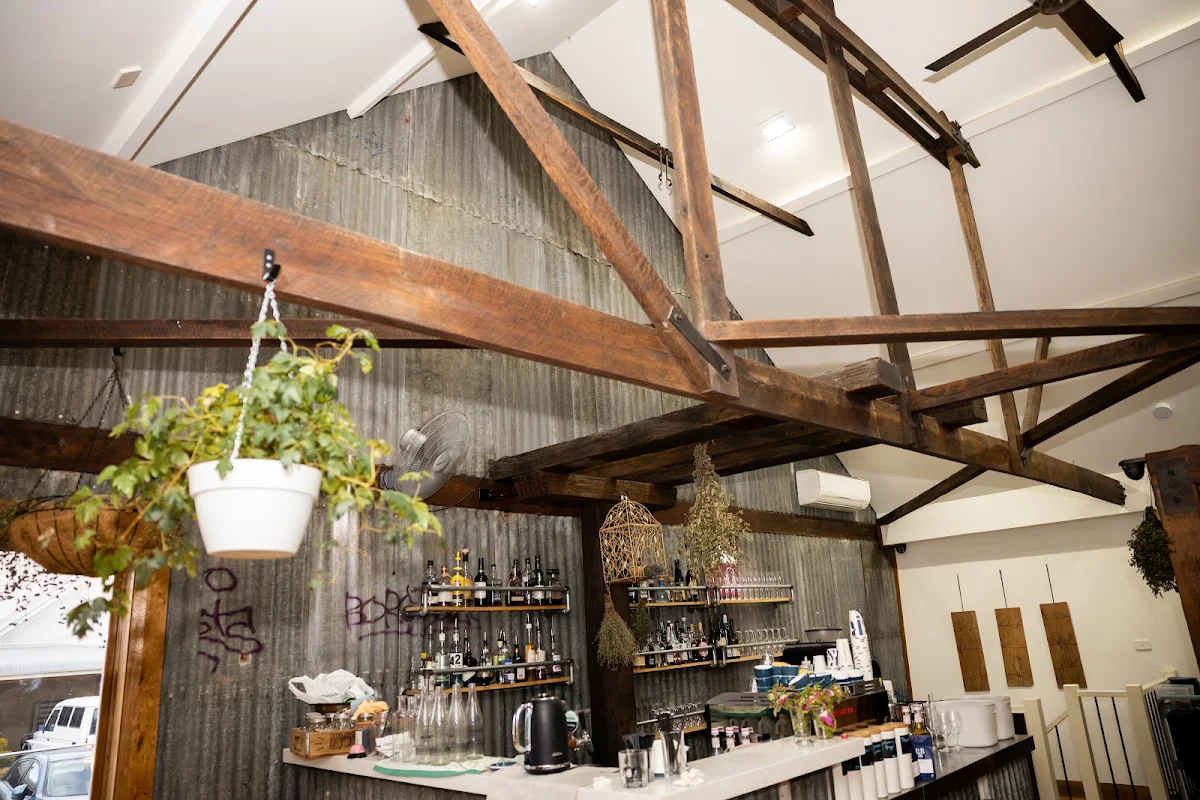 Vibe, The Birdhouse (Birdies Woodfired Kitchen)
