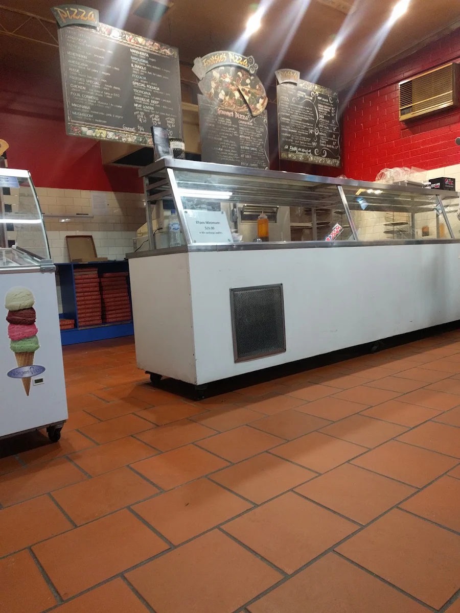 Vibe, Footsie's Pizza