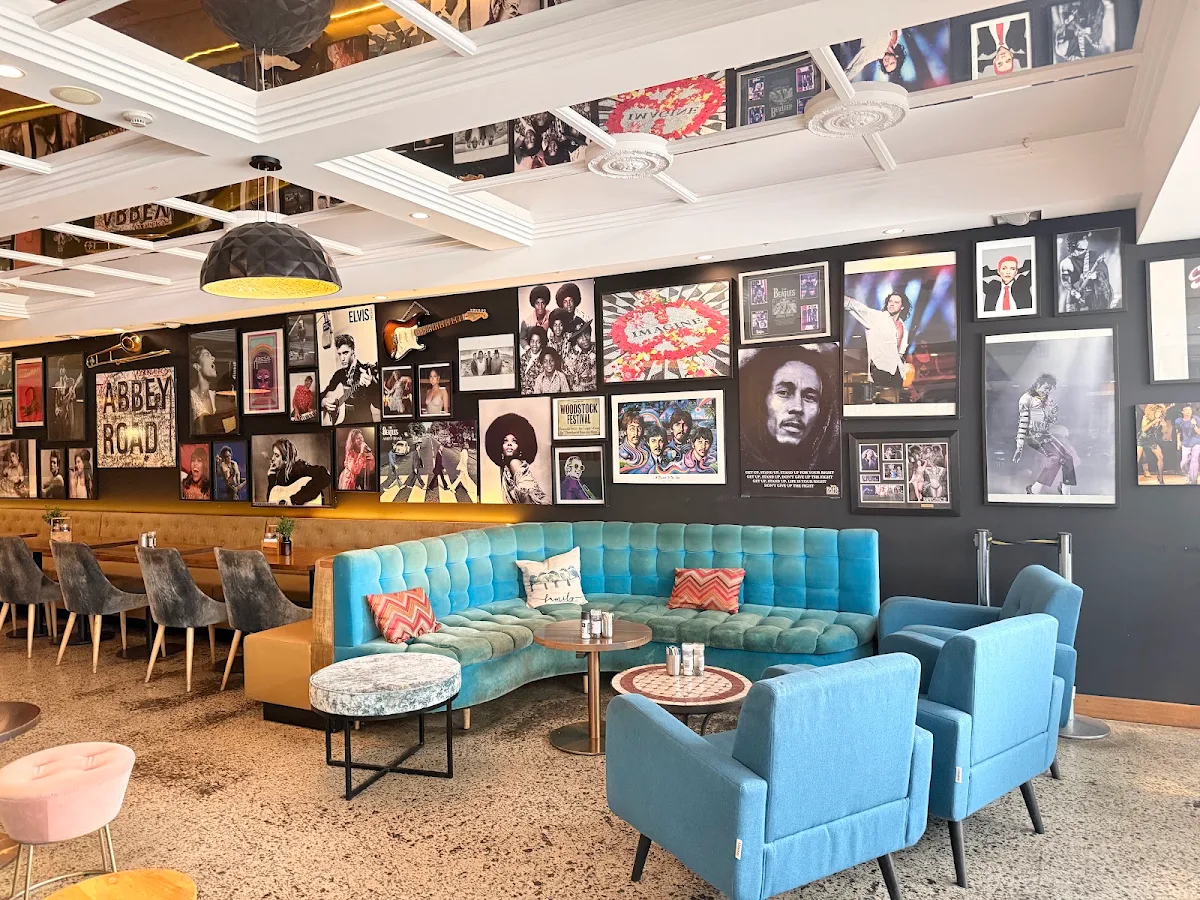 Vibe, Abbey Road Cafe