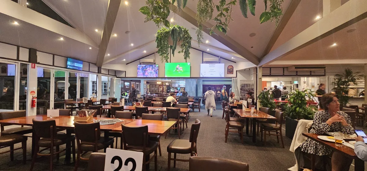 Vibe, Canungra Hotel