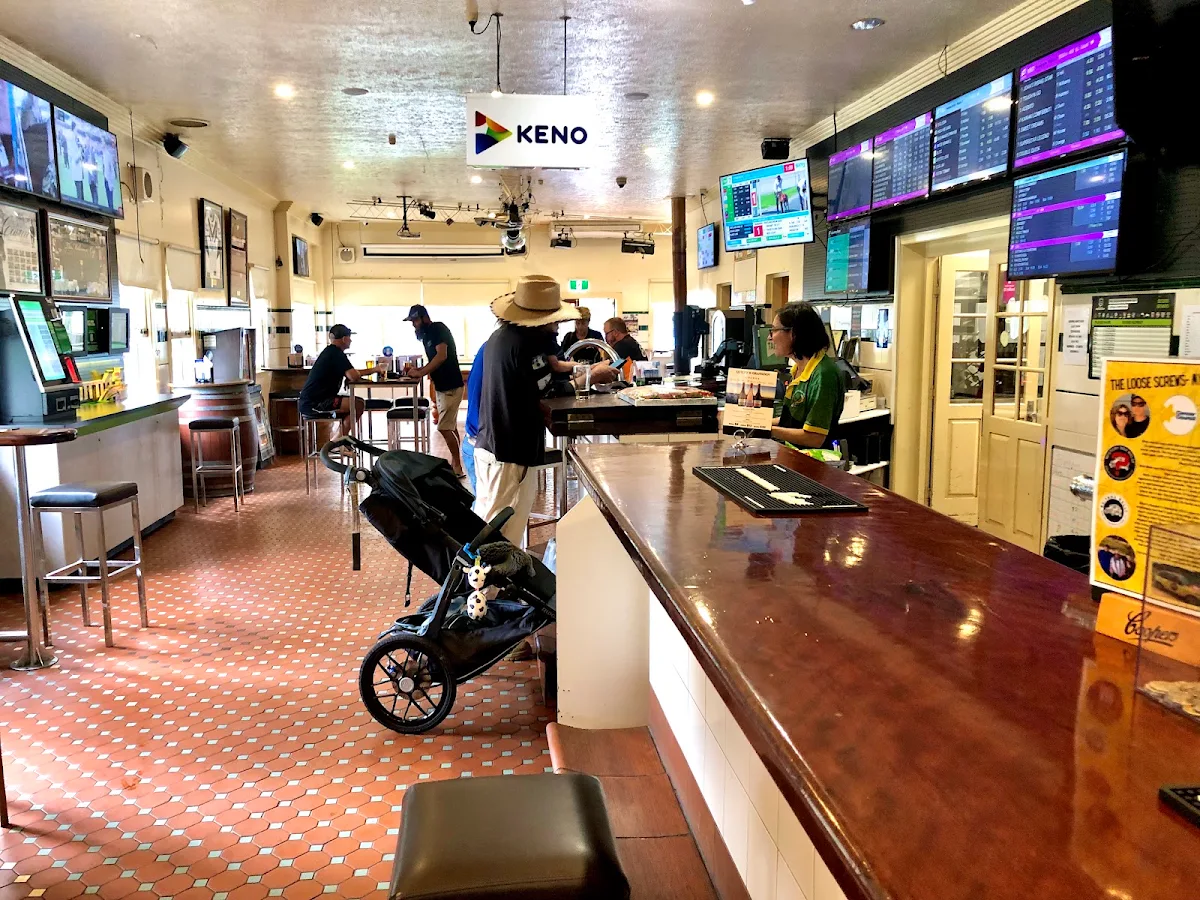 Vibe, Canungra Hotel