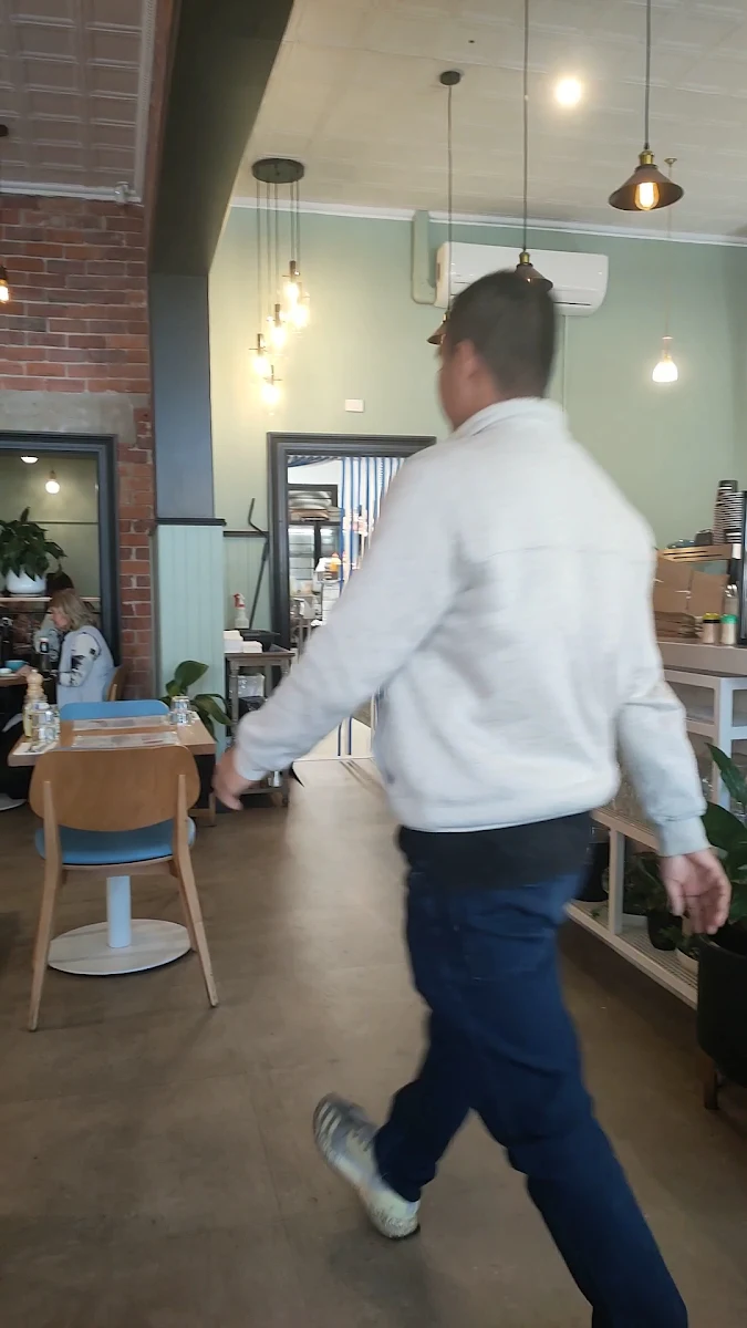 Vibe, Raymond Cafe
