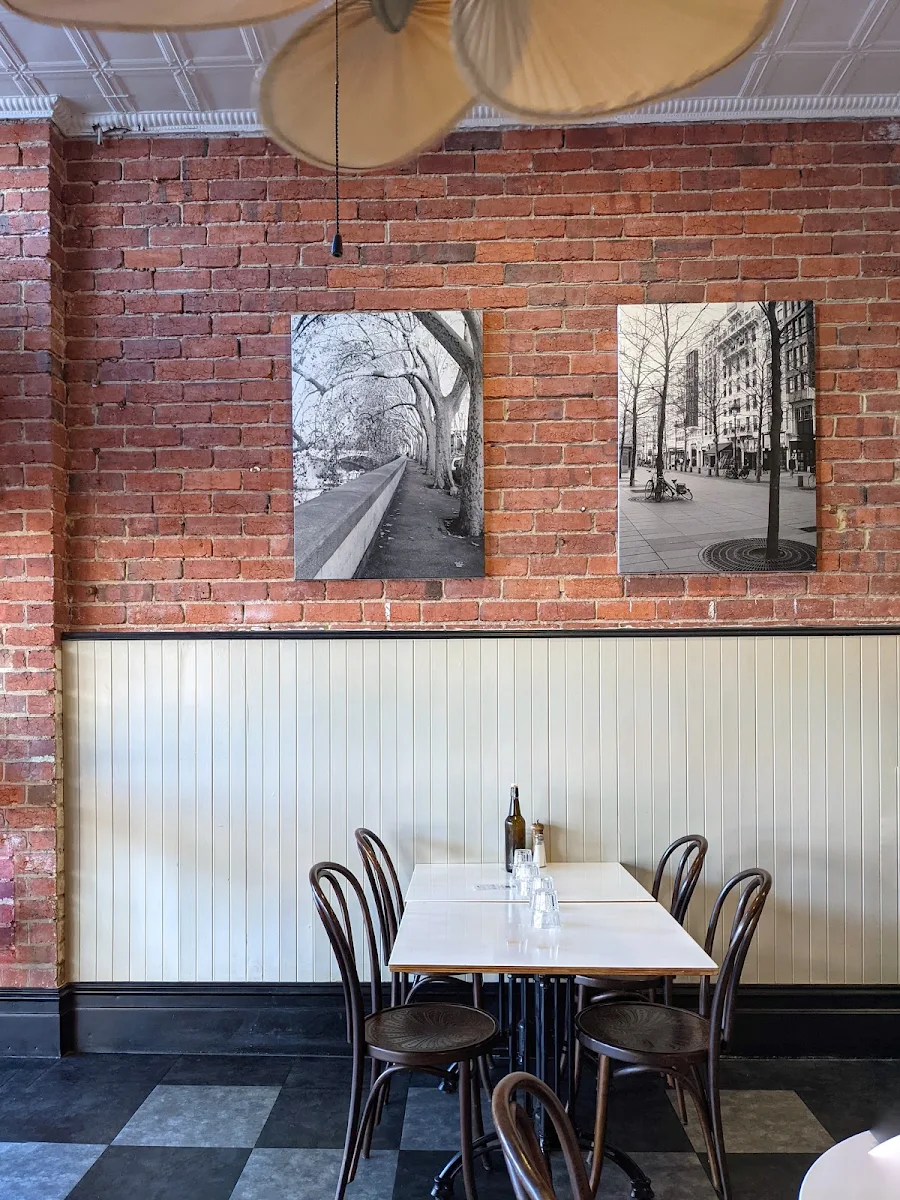 Vibe, Raymond Cafe