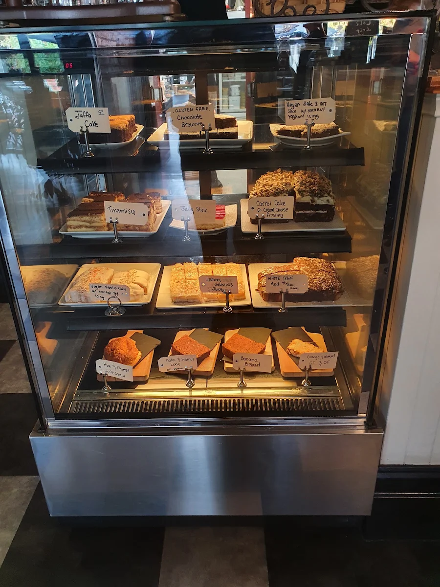 Vibe, Raymond Cafe