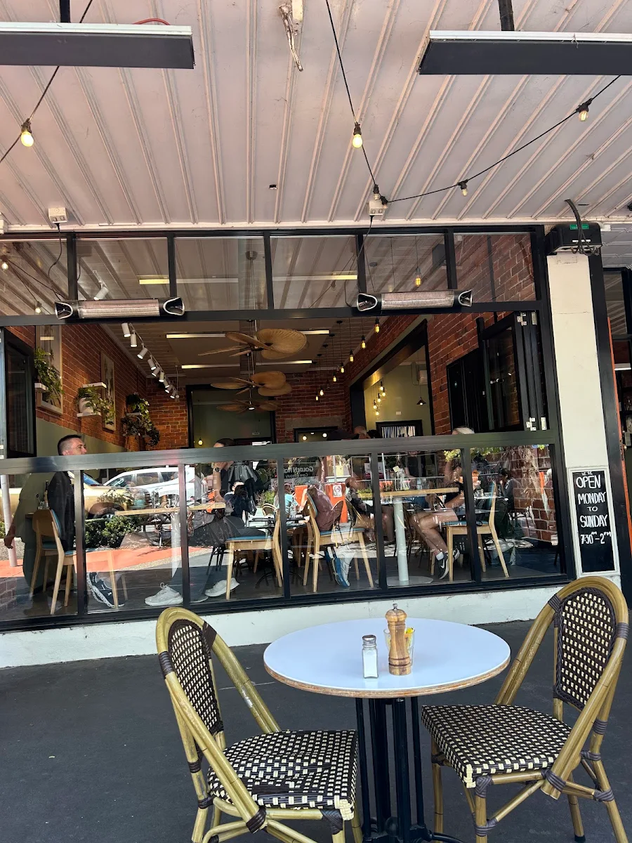 Vibe, Raymond Cafe