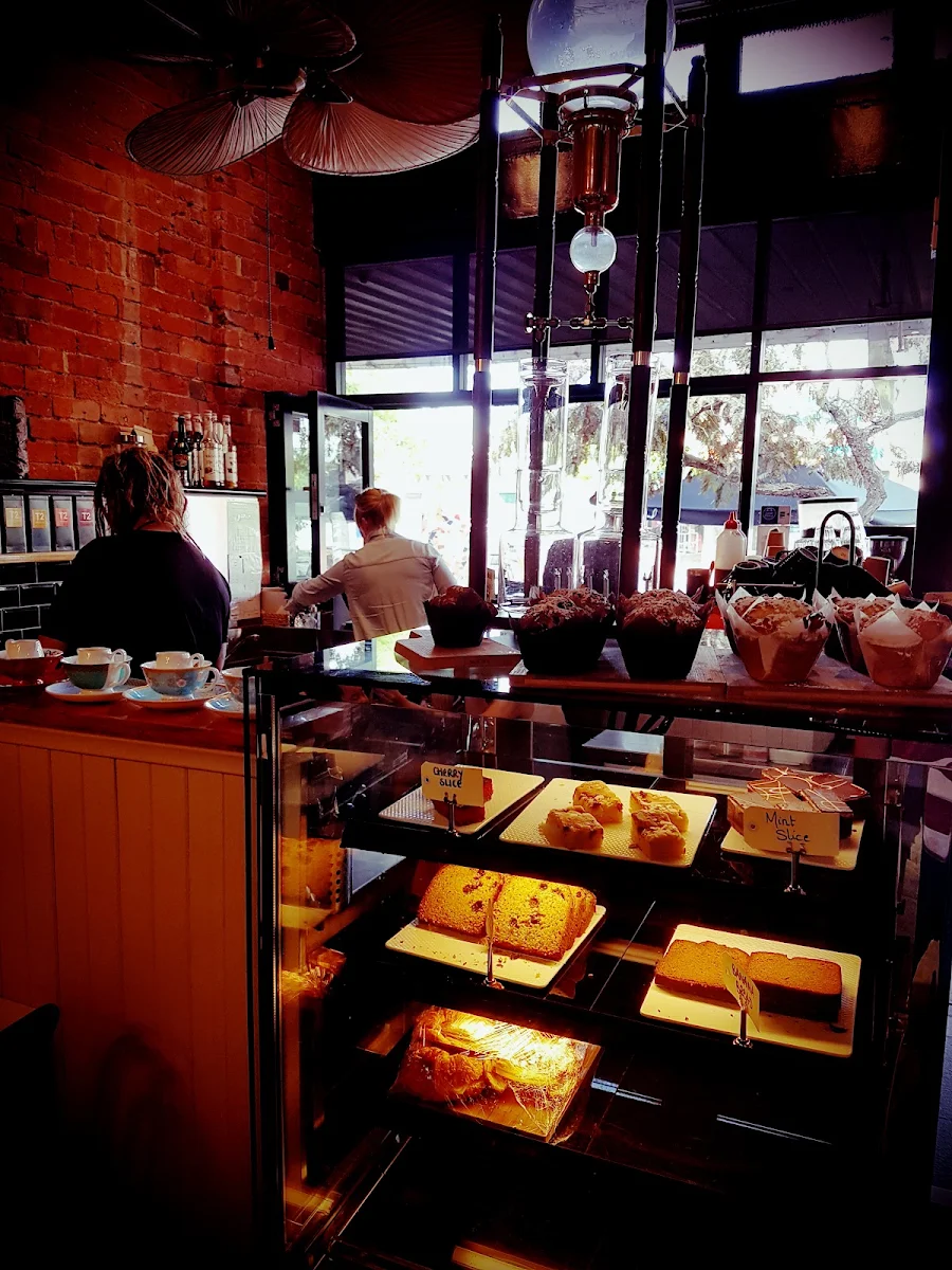 Vibe, Raymond Cafe