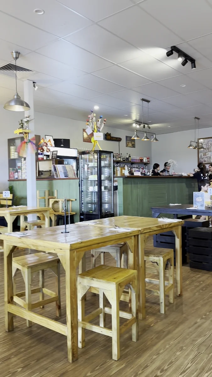 Vibe, Lert Rod Thai Restaurant and Bar