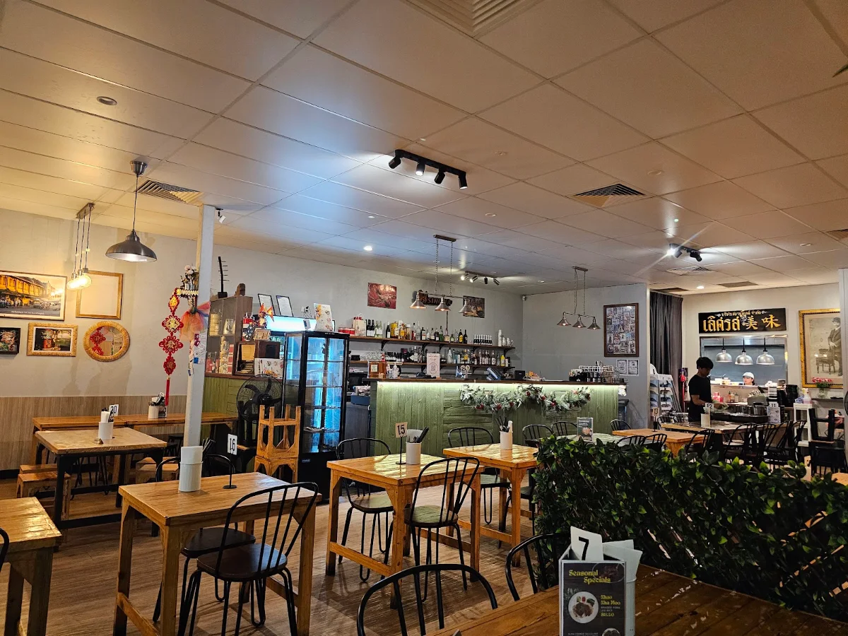 Vibe, Lert Rod Thai Restaurant and Bar