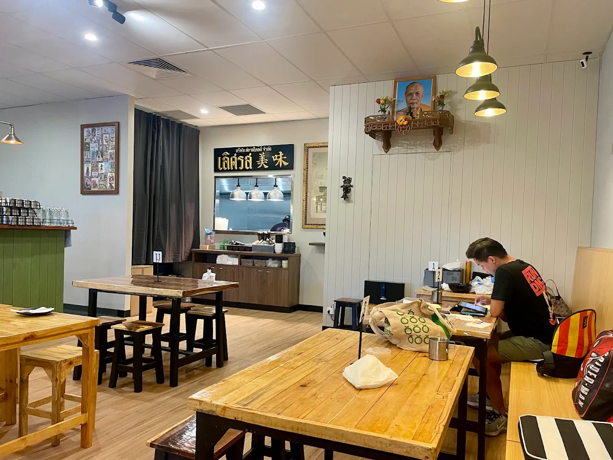 Vibe, Lert Rod Thai Restaurant and Bar