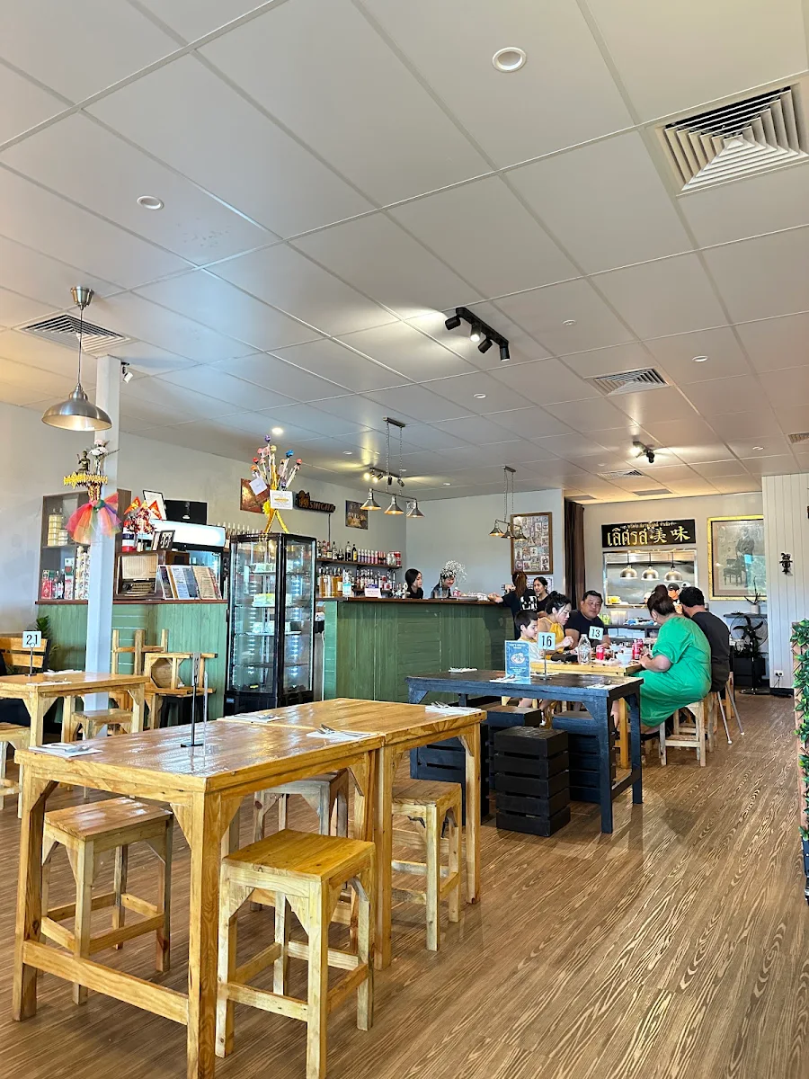 Vibe, Lert Rod Thai Restaurant and Bar