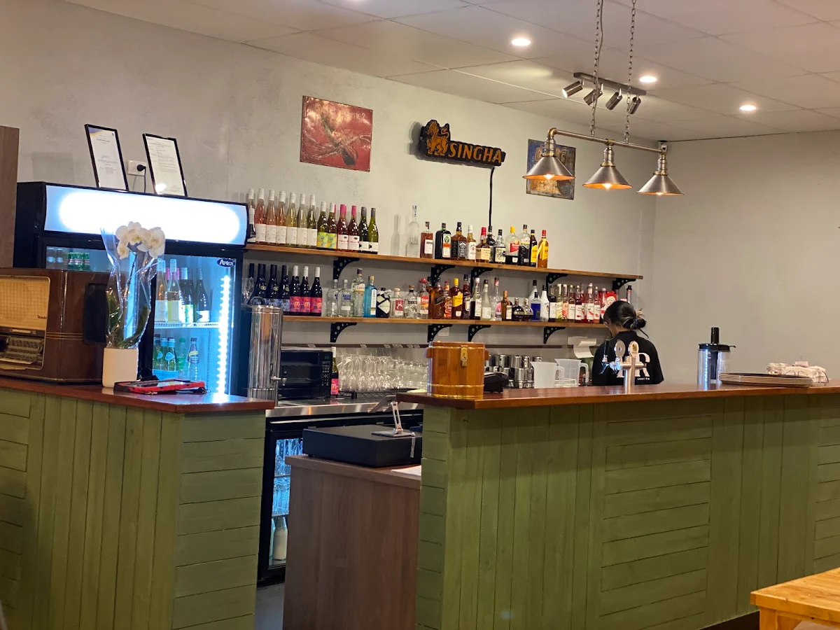 Vibe, Lert Rod Thai Restaurant and Bar