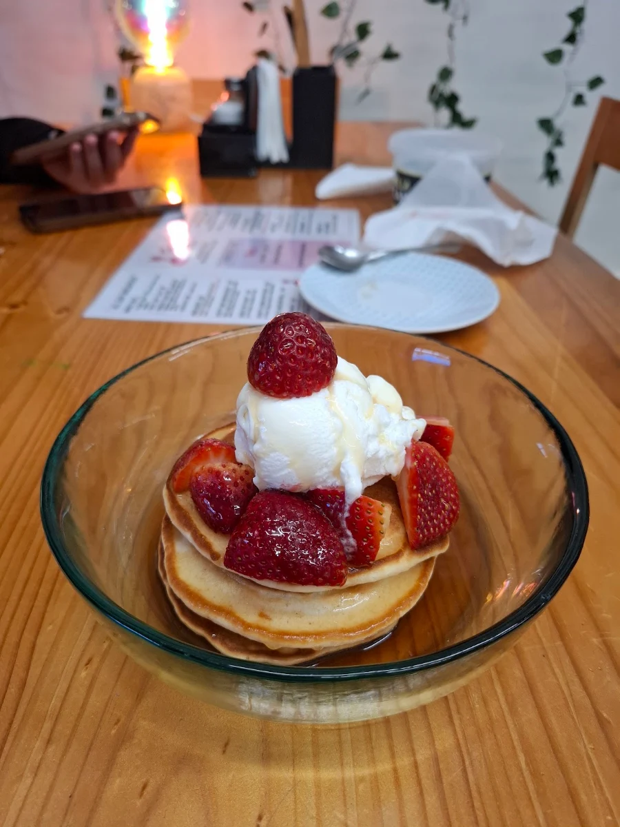 Food & drink, Foxys Cafe