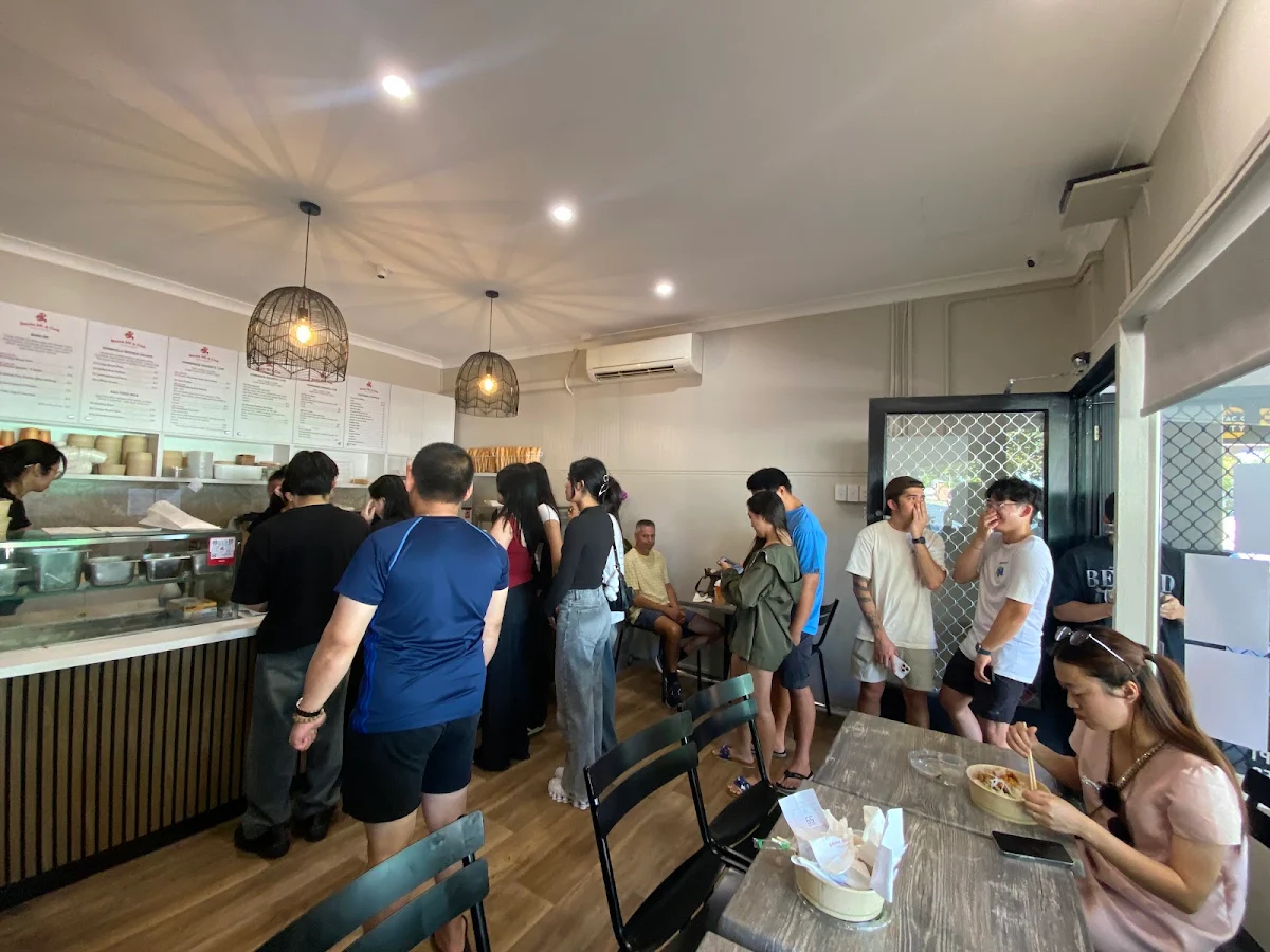 Vibe, Banh Mi & Che