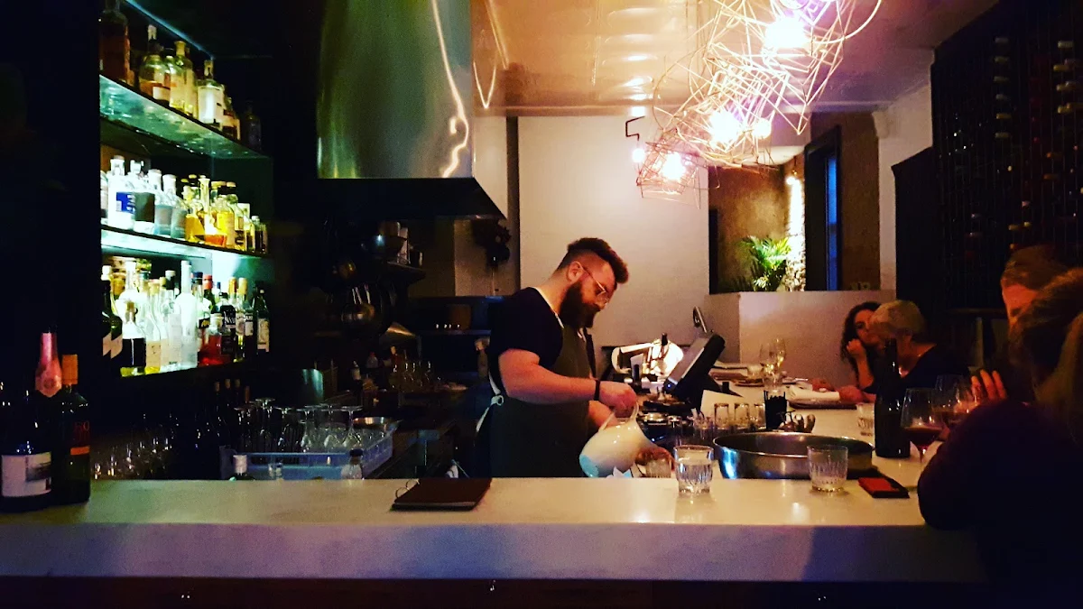 Vibe, Willing Wine Bar