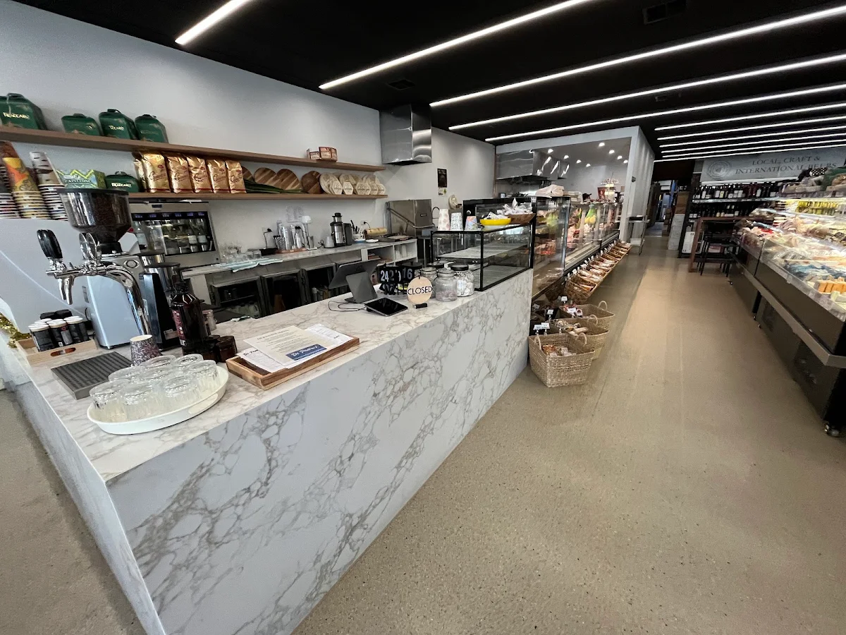 Vibe, Di Pietro’s - Cafe