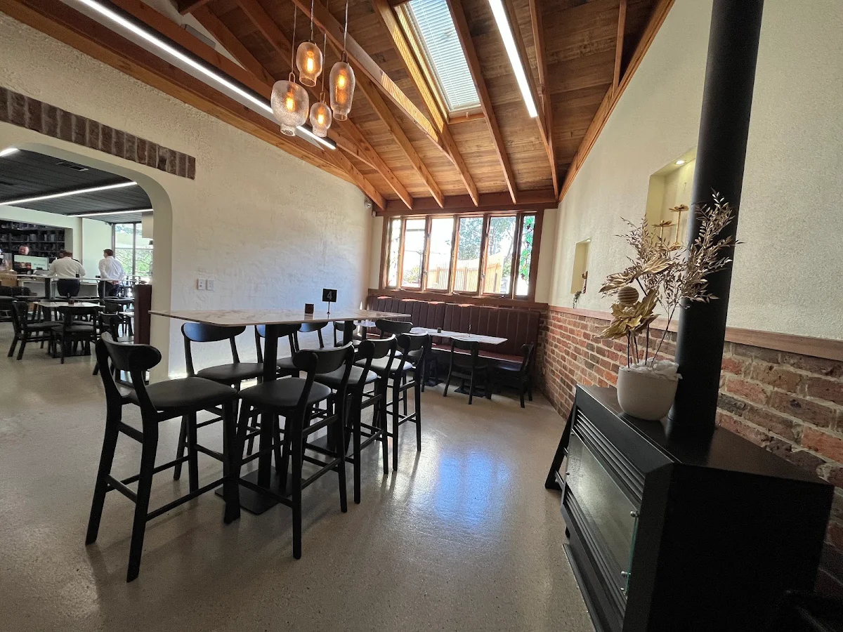 Vibe, Di Pietro’s - Cafe