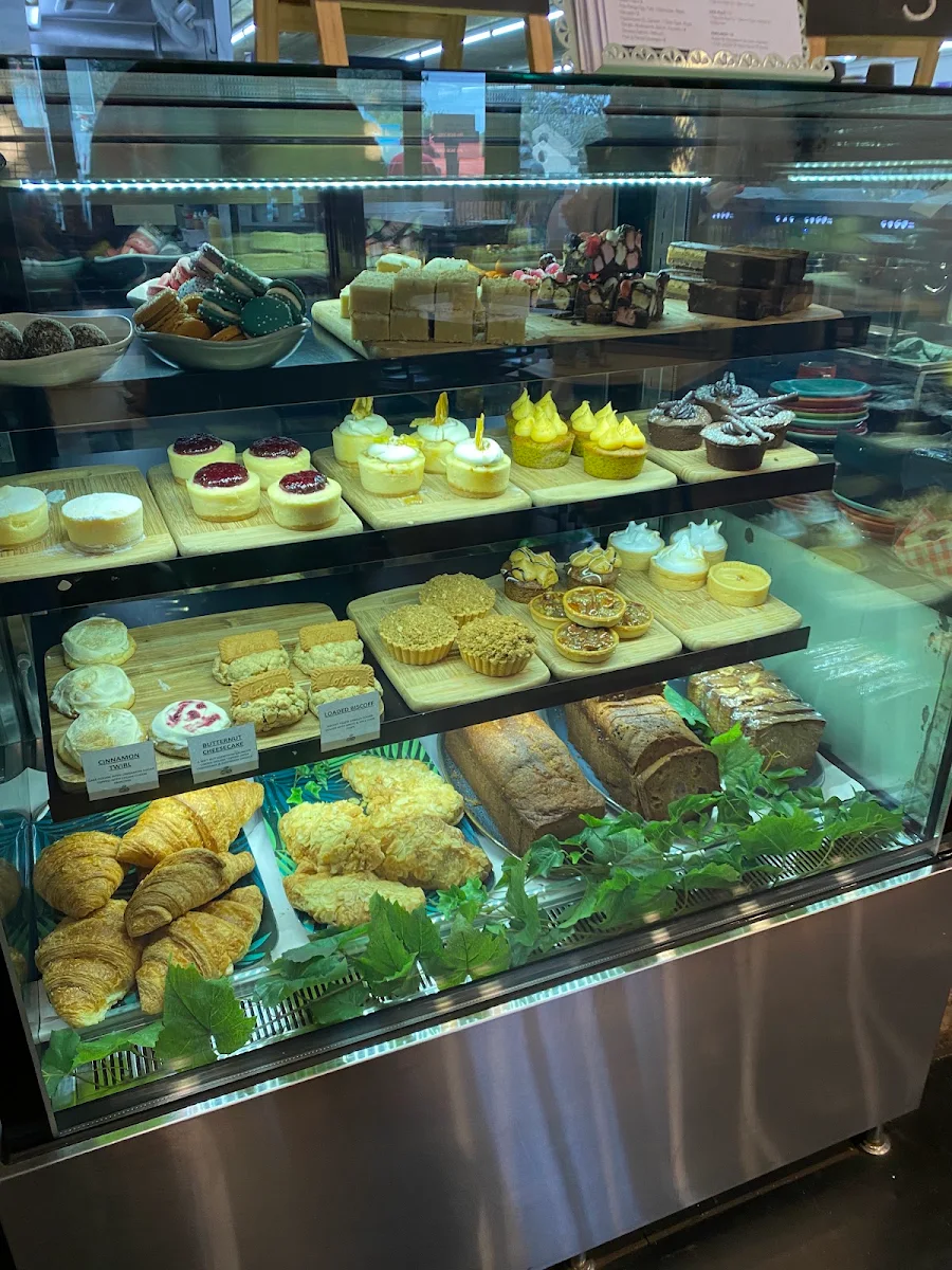 Vibe, Di Pietro’s - Cafe