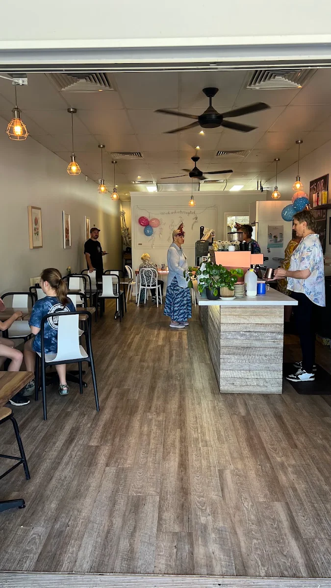 Vibe, Full Moon Espresso