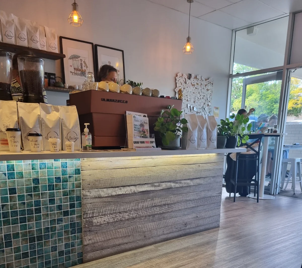 Vibe, Full Moon Espresso