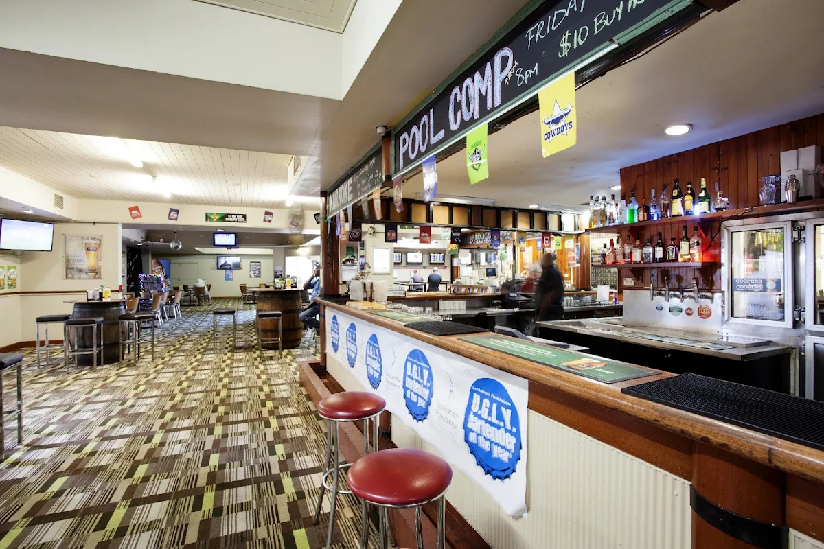 Vibe, Raintrees Tavern
