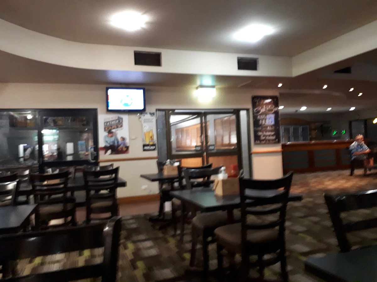 Vibe, Raintrees Tavern