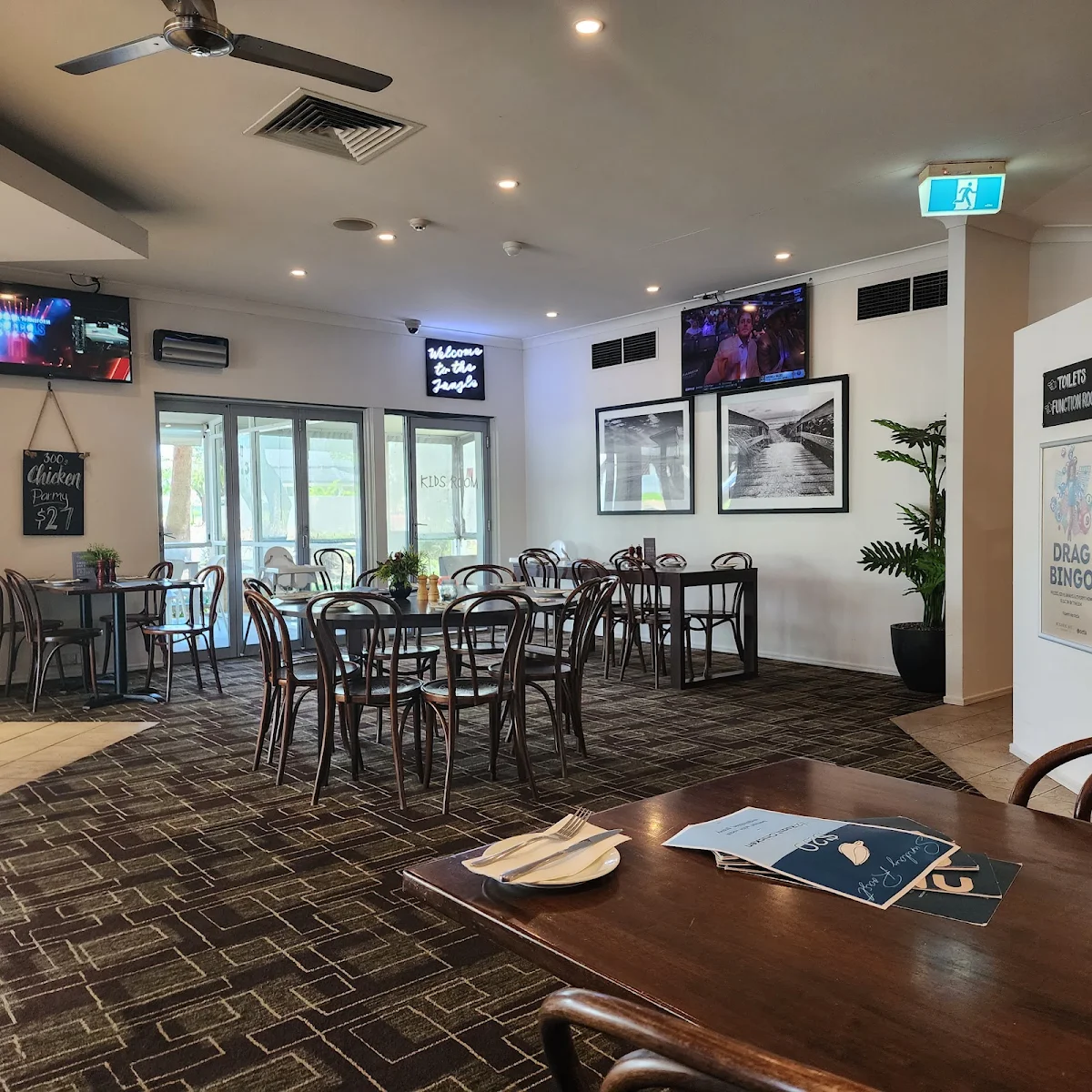 Vibe, Runaway Bay Tavern