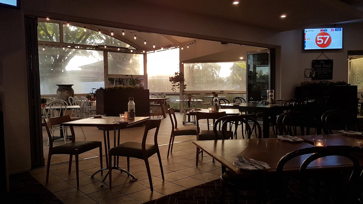 Vibe, Runaway Bay Tavern