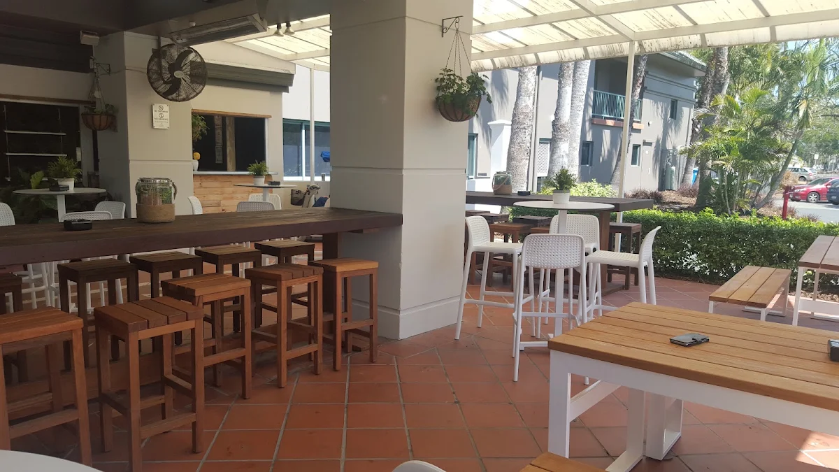 Vibe, Runaway Bay Tavern
