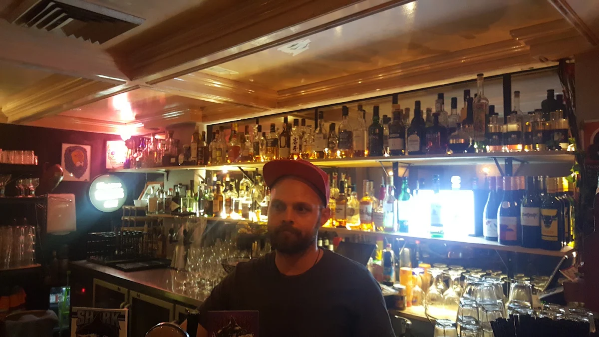 Vibe, Low And Lofty's Cocktail Bar & BBQ Restaurant Cronulla