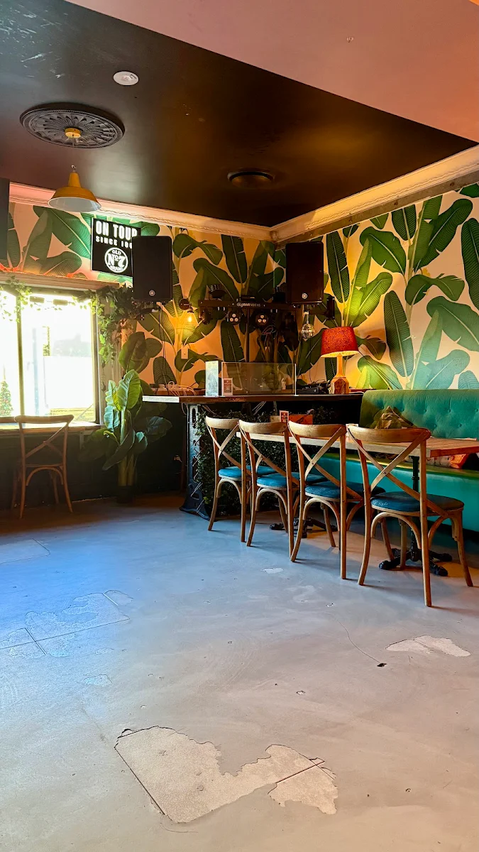 Vibe, Low And Lofty's Cocktail Bar & BBQ Restaurant Cronulla