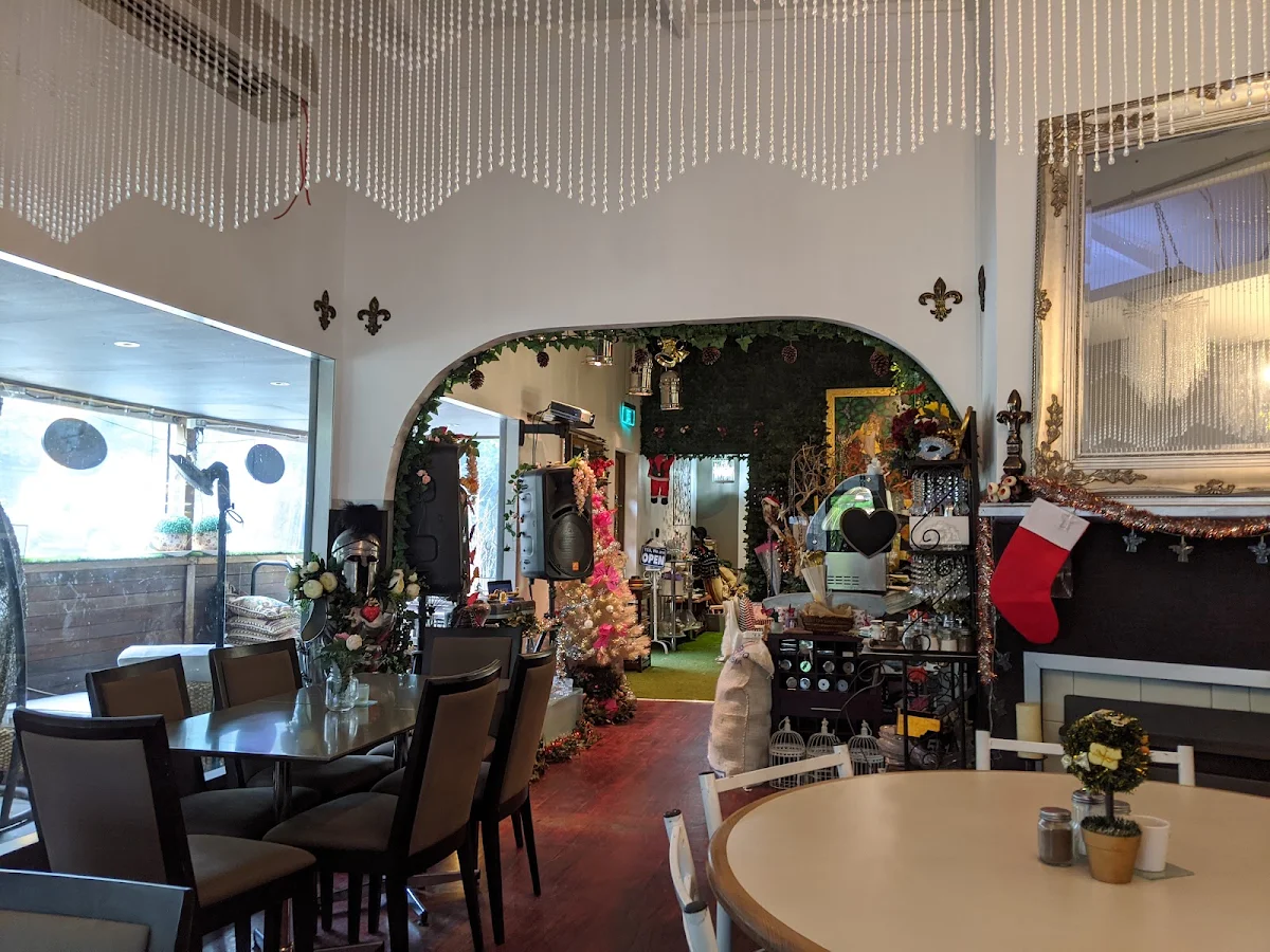 Vibe, Mango's Nuts Cafe & Restaurant