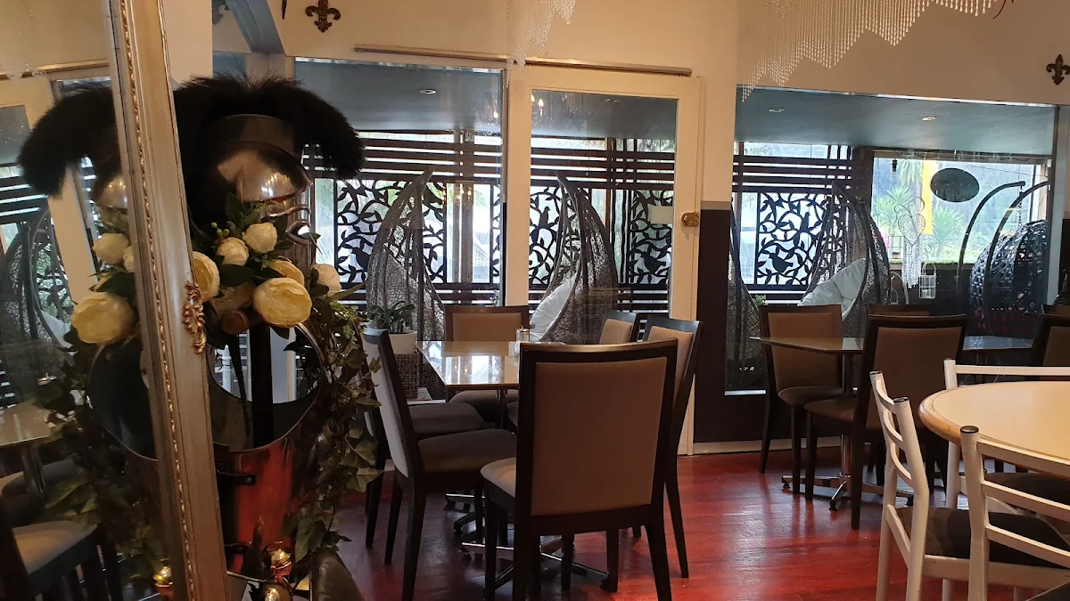 Vibe, Mango's Nuts Cafe & Restaurant