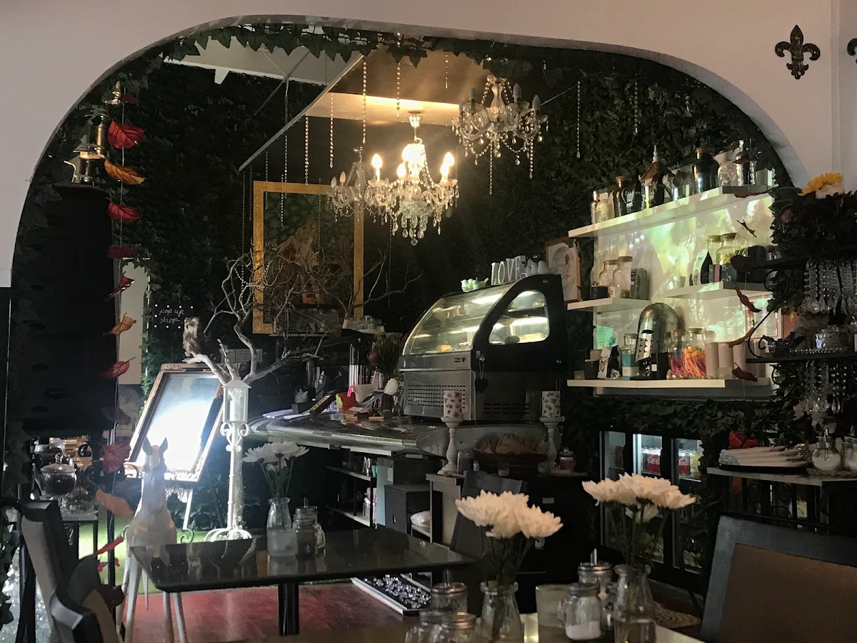 Vibe, Mango's Nuts Cafe & Restaurant