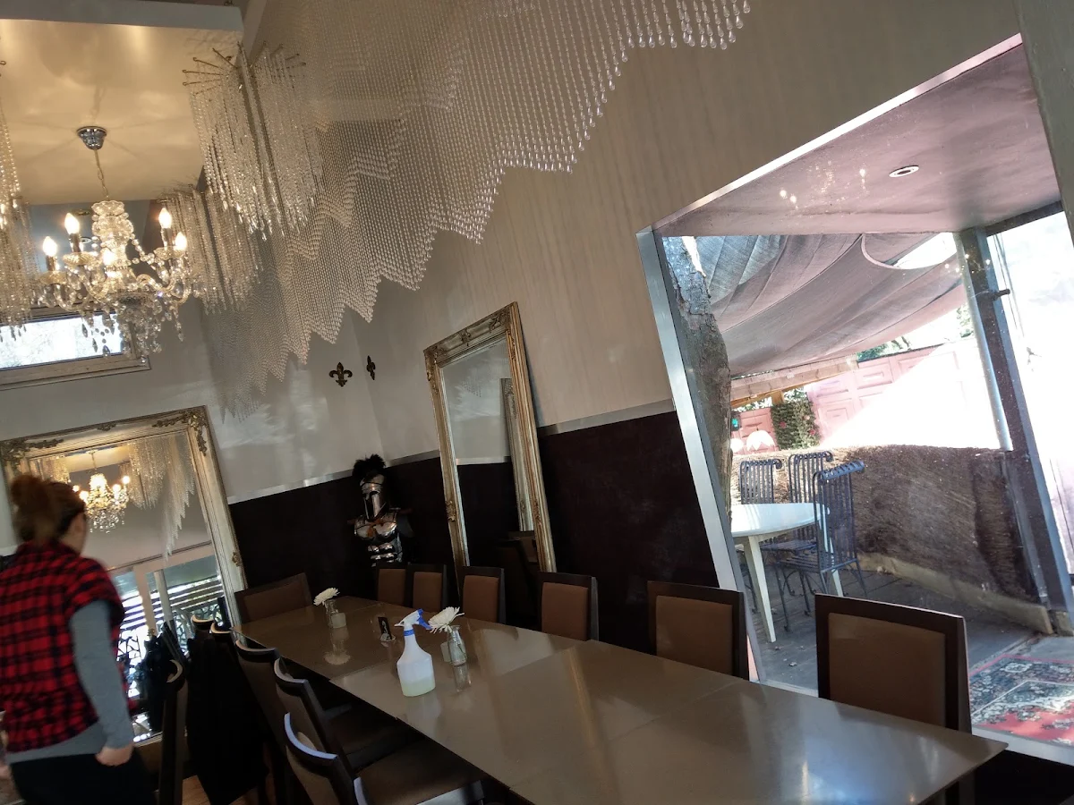 Vibe, Mango's Nuts Cafe & Restaurant