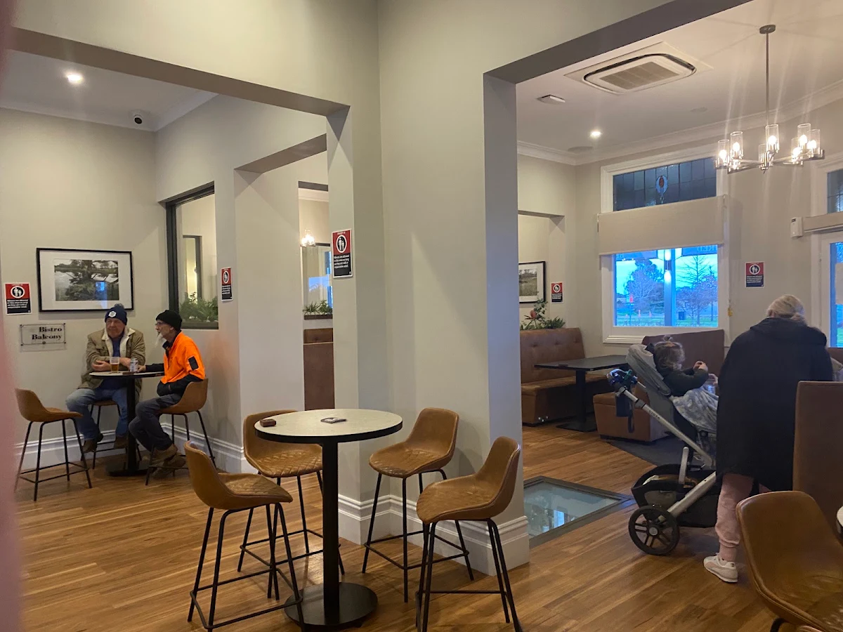 Vibe, Holbrook Hotel